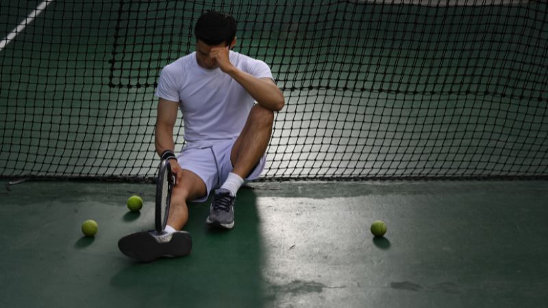 Un jugador de tenis que necesita ayuda para despolarizarse mentalmente