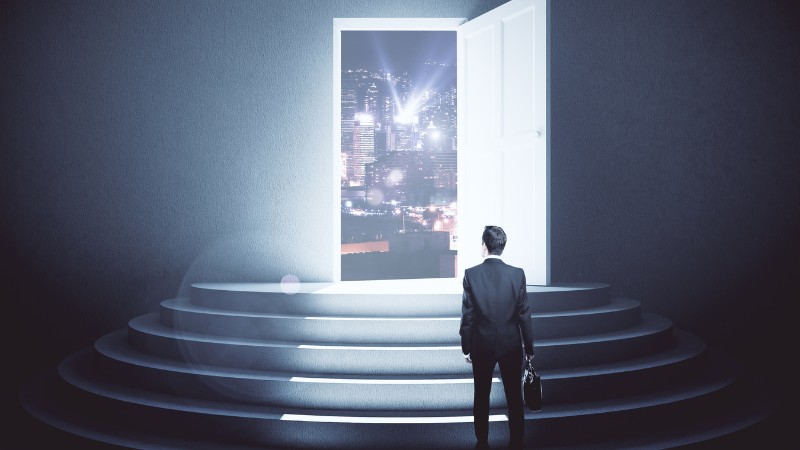 Un hombre que se permite pensar en grande tras una despolarización