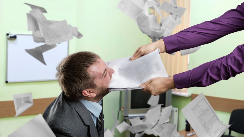 Dos personas con potencial, pero que se odian en el trabajo