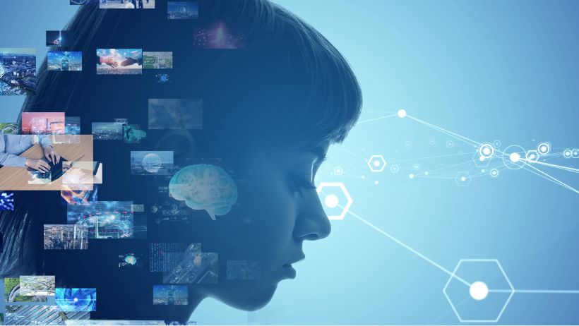 Una mujer haciendo visualización para superarse a sí misma