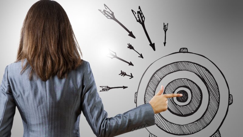 Una mujer muy motivada que se fija objetivos realistas 