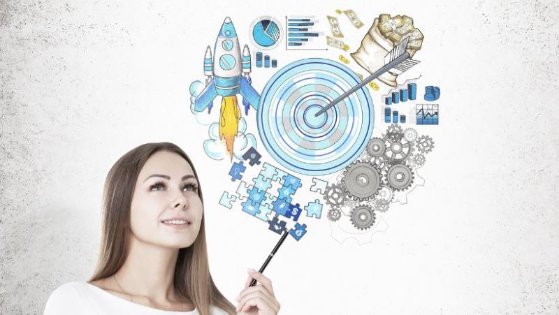 Una mujer segura de sí misma que ha alcanzado sus objetivos personales y profesionales