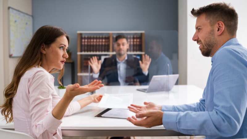 Dos miembros de un equipo que se detestan