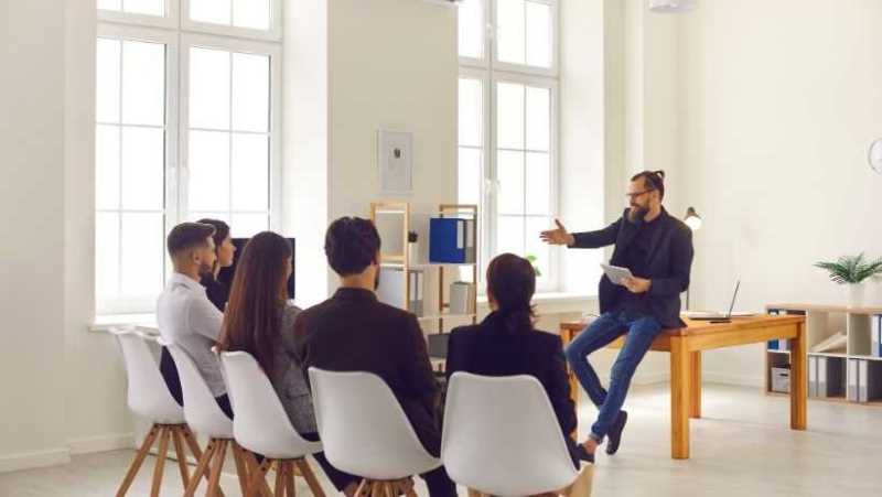 Una empresa en plena sesión de coaching en un periodo de transición