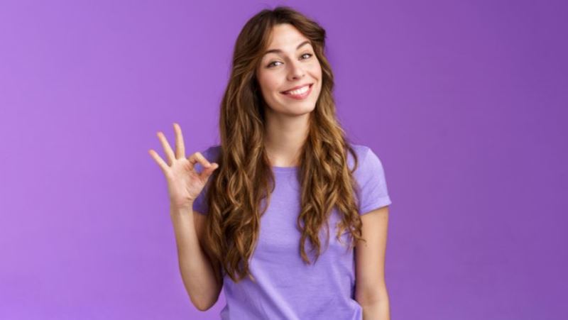 Una mujer que acepta sus emociones