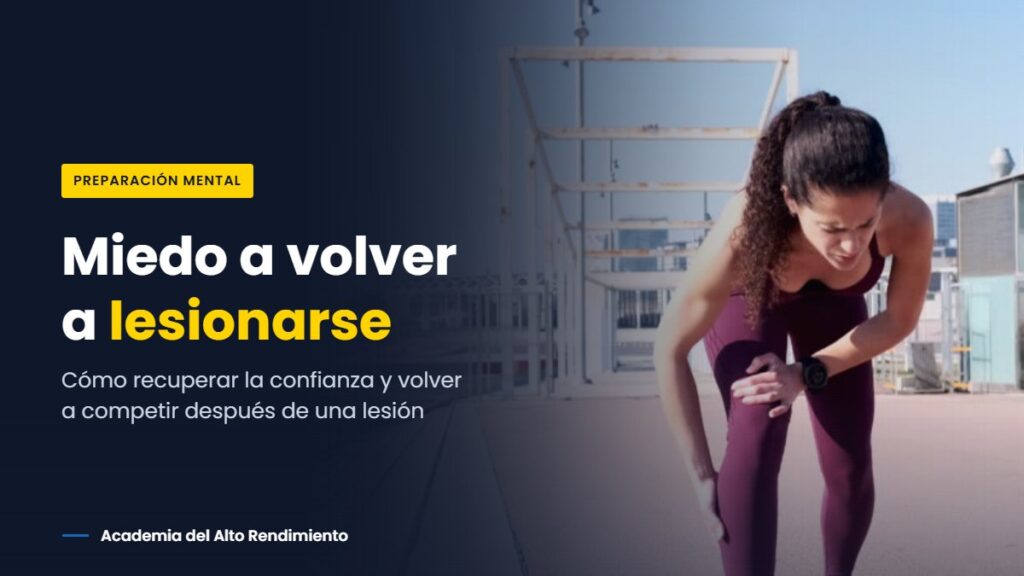 Deportista que se sujeta la rodilla: miedo a volver a lesionarse